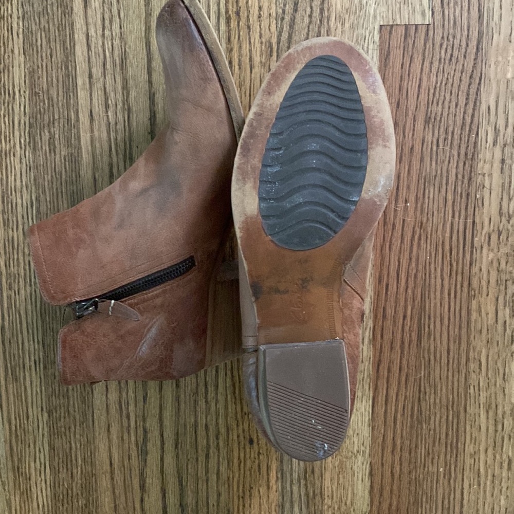 Clarks Booties - Picture 4 of 10